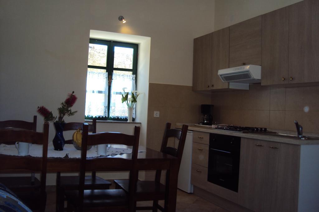 Milutinov Dvor Apartments Vrsi Luaran gambar