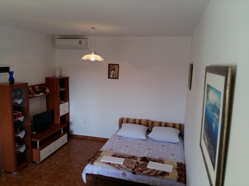 Milutinov Dvor Apartments Vrsi Luaran gambar