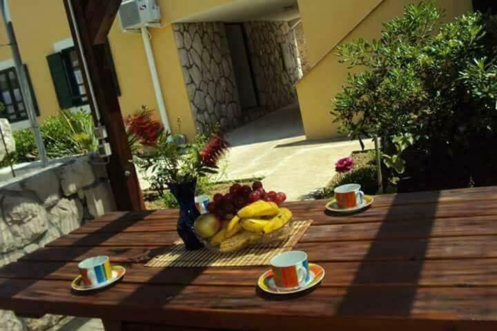 Milutinov Dvor Apartments Vrsi Luaran gambar